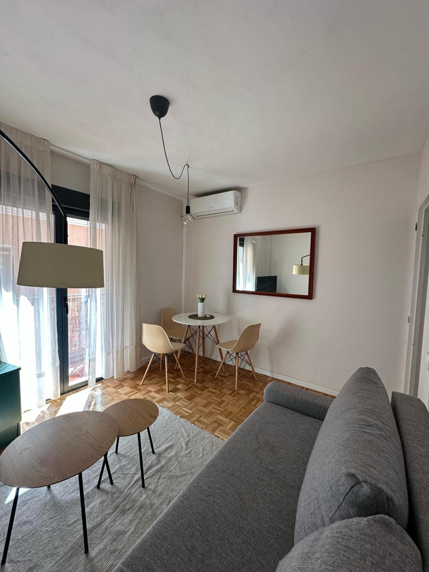 Piso Con Terraza En Rio * Madrid